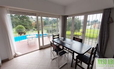 Chalet en venta en Sierra de los Padres. Lindero al Golf. Apto crédito.
