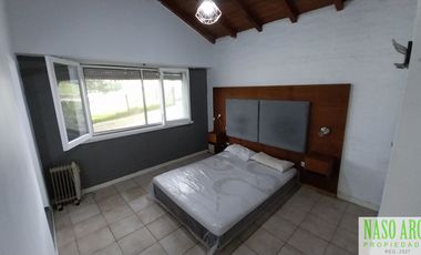 Chalet en venta en Sierra de los Padres. Lindero al Golf. Apto crédito.