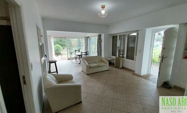 Chalet en venta en Sierra de los Padres. Lindero al Golf. Apto crédito.