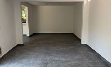 AMPLIA Y MUY ILUMINADA CASA CON JARDIN PRIVADO