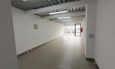 ARRIENDO LOCAL COMERCIAL 40 M2 CON ESTACIONAMIENTO
