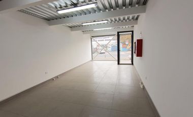 ARRIENDO LOCAL COMERCIAL 40 M2 CON ESTACIONAMIENTO