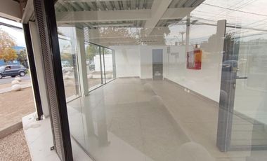 ARRIENDO LOCAL COMERCIAL 40 M2 CON ESTACIONAMIENTO