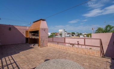 Casa en venta - 4 Dormitorios 4 Baños - Cordoba