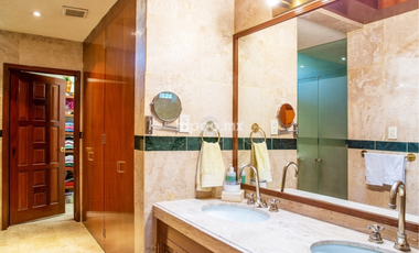 Casa en condominio en venta en Lomas de Tecamachalco