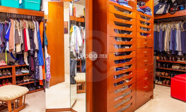 Casa en condominio en venta en Lomas de Tecamachalco