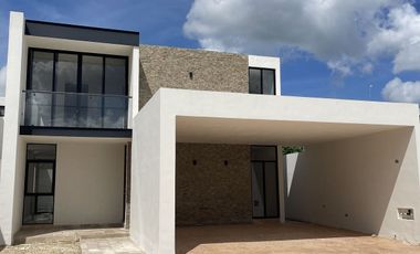 Casa en venta 4 habitaciones entrega inmediata en Tixcuytún, Mérida