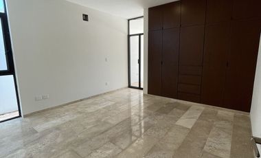 Casa en venta 4 habitaciones entrega inmediata en Tixcuytún, Mérida