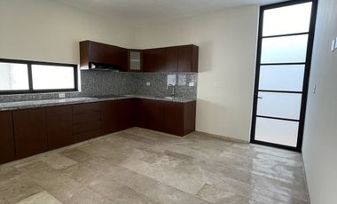 Casa en venta 4 habitaciones entrega inmediata en Tixcuytún, Mérida