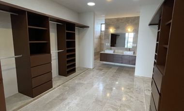Casa en venta 4 habitaciones entrega inmediata en Tixcuytún, Mérida