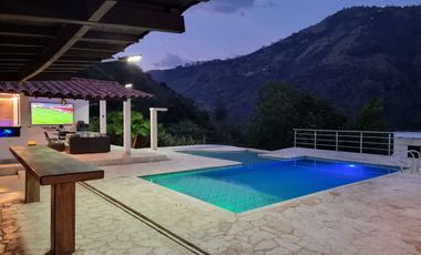CASA EN VENTA EN AMAGÁ ¡DIVINA!
