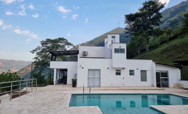 CASA EN VENTA EN AMAGÁ ¡DIVINA!