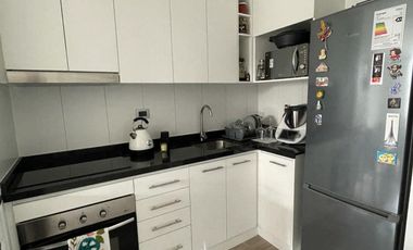 Cómodo departamento en excelente ubicación Isla Teja, Edificio Smart