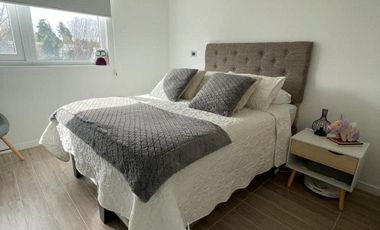 Cómodo departamento en excelente ubicación Isla Teja, Edificio Smart