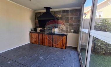 Moderna Casa en Valle Lo Campino