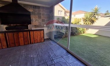 Moderna Casa en Valle Lo Campino