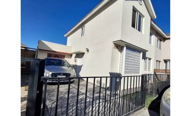 Moderna Casa en Valle Lo Campino