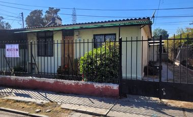 Se vende casa con amplio terreno en P.A.C