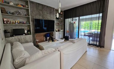 Venta Casa en una planta en barrio cerrado La Comarca