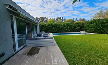 Venta Casa en una planta en barrio cerrado La Comarca
