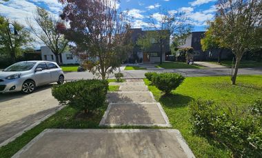 Venta Casa en una planta en barrio cerrado La Comarca