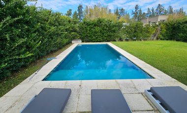 Venta Casa en una planta en barrio cerrado La Comarca