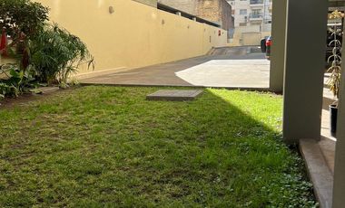 Departamento 4 amb con 2 balcones + Cochera cubierta