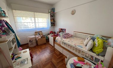 Departamento 4 amb con 2 balcones + Cochera cubierta