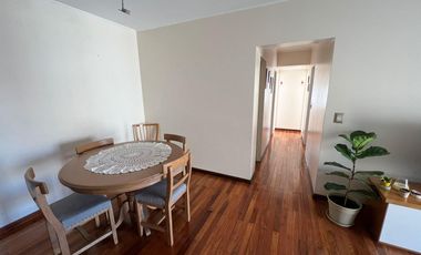 Departamento 4 amb con 2 balcones + Cochera cubierta