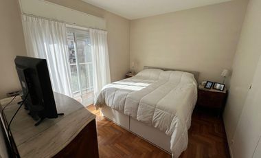 Departamento 4 amb con 2 balcones + Cochera cubierta
