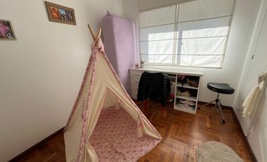 Departamento 4 amb con 2 balcones + Cochera cubierta