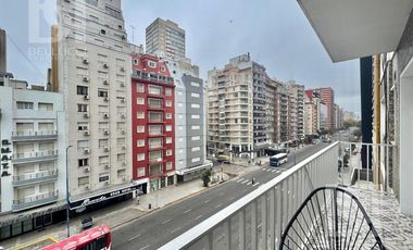 DEPARTAMENTO DE 3 AMBIENTES A LA CALLE CON BALCON CORRIDO