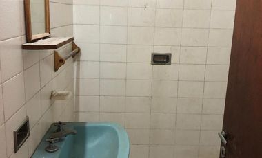 Casa 2 familias y galpon - Venta