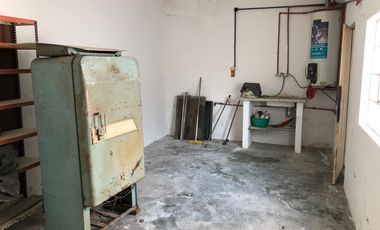 Casa 2 familias y galpon - Venta