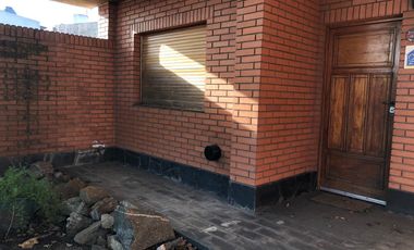 Casa 2 familias y galpon - Venta