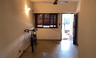 Casa 2 familias y galpon - Venta