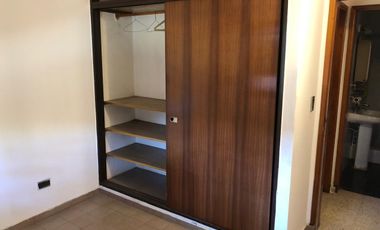Casa 2 familias y galpon - Venta