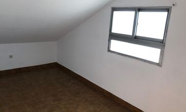 Casa 2 familias y galpon - Venta