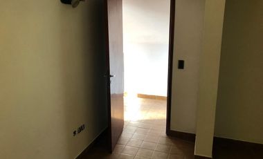 Casa 2 familias y galpon - Venta