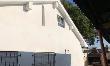Casa 2 familias y galpon - Venta