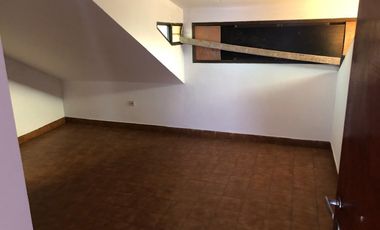 Casa 2 familias y galpon - Venta