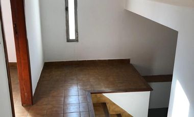 Casa 2 familias y galpon - Venta
