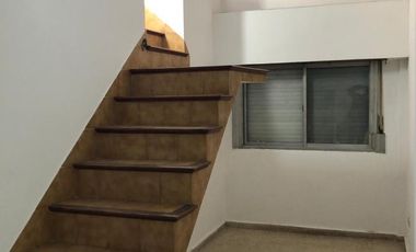 Casa 2 familias y galpon - Venta