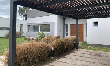 Casa en  Country Lomas de City Bell Alquiler