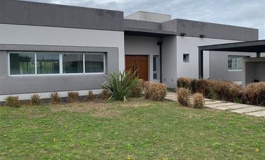 Casa en  Country Lomas de City Bell Alquiler