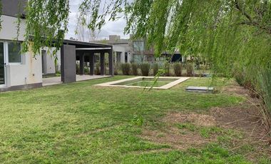 Casa en  Country Lomas de City Bell Alquiler
