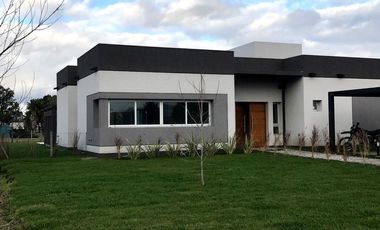 Casa en  Country Lomas de City Bell Alquiler