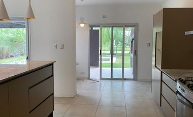 Casa en  Country Lomas de City Bell Alquiler