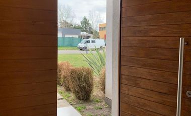 Casa en  Country Lomas de City Bell Alquiler