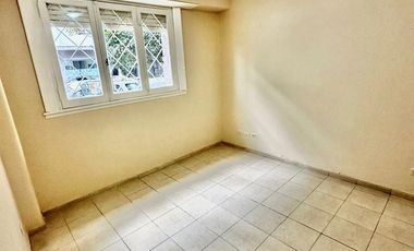 Departamento en Terminal Vieja USO PROFESIONAL/SHOWRROM PB A LA CALLE